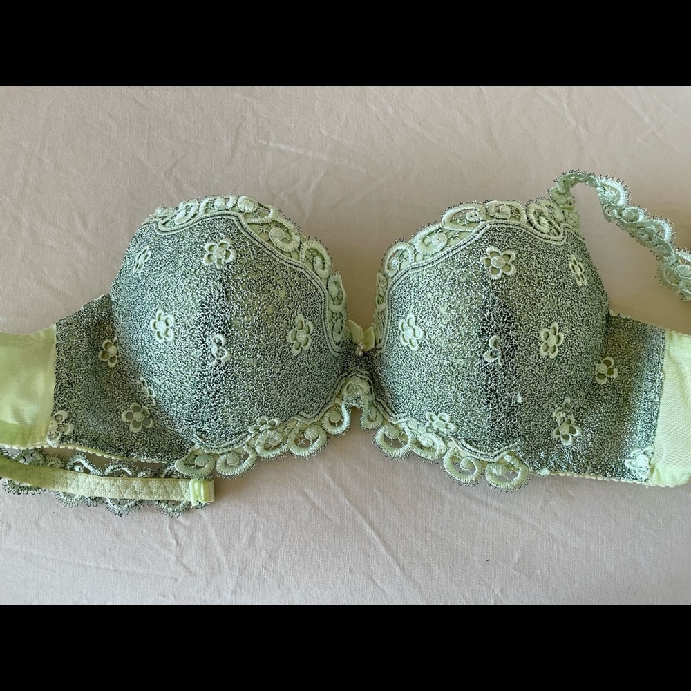 green lace bra